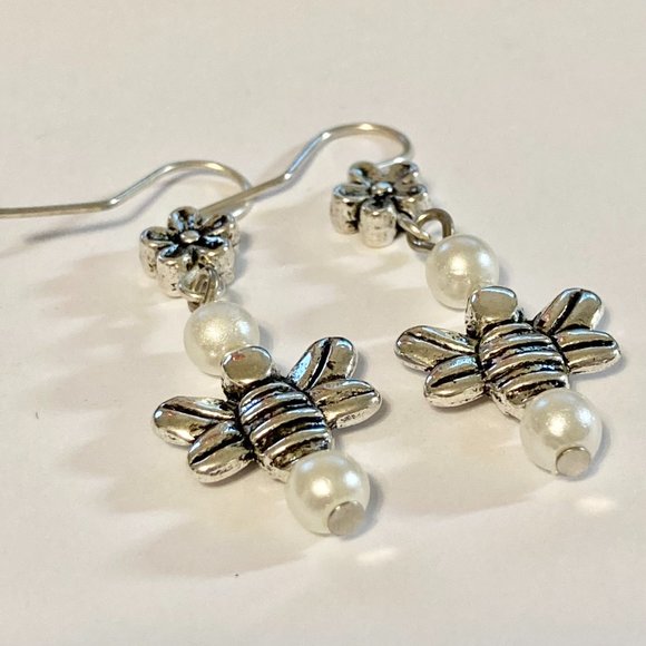 White Pearl Bumble Bee Earrings Silver Plated Dangle Insect Queen Bea Glass Bead - Picture 7 of 11